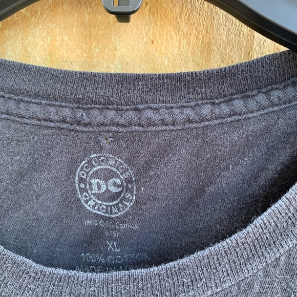 Dc Comics T-shirt Size XL - Picture 2 of 6